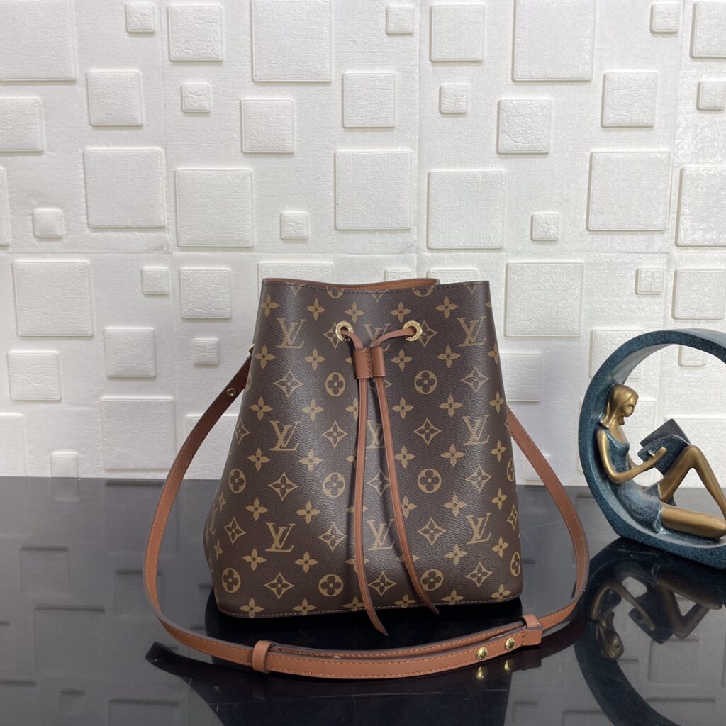 LV Neonoe Louis Vuitton Review