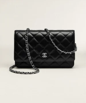 CLASSIC WALLET ON CHAIN AP0250 Lambskin & Silver-Tone Metal Black