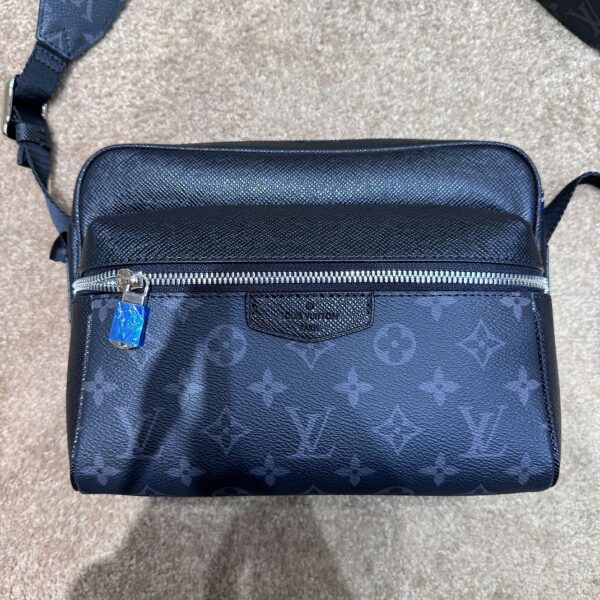 LV Outdoor Messenger M30233 LOUIS VUITTON